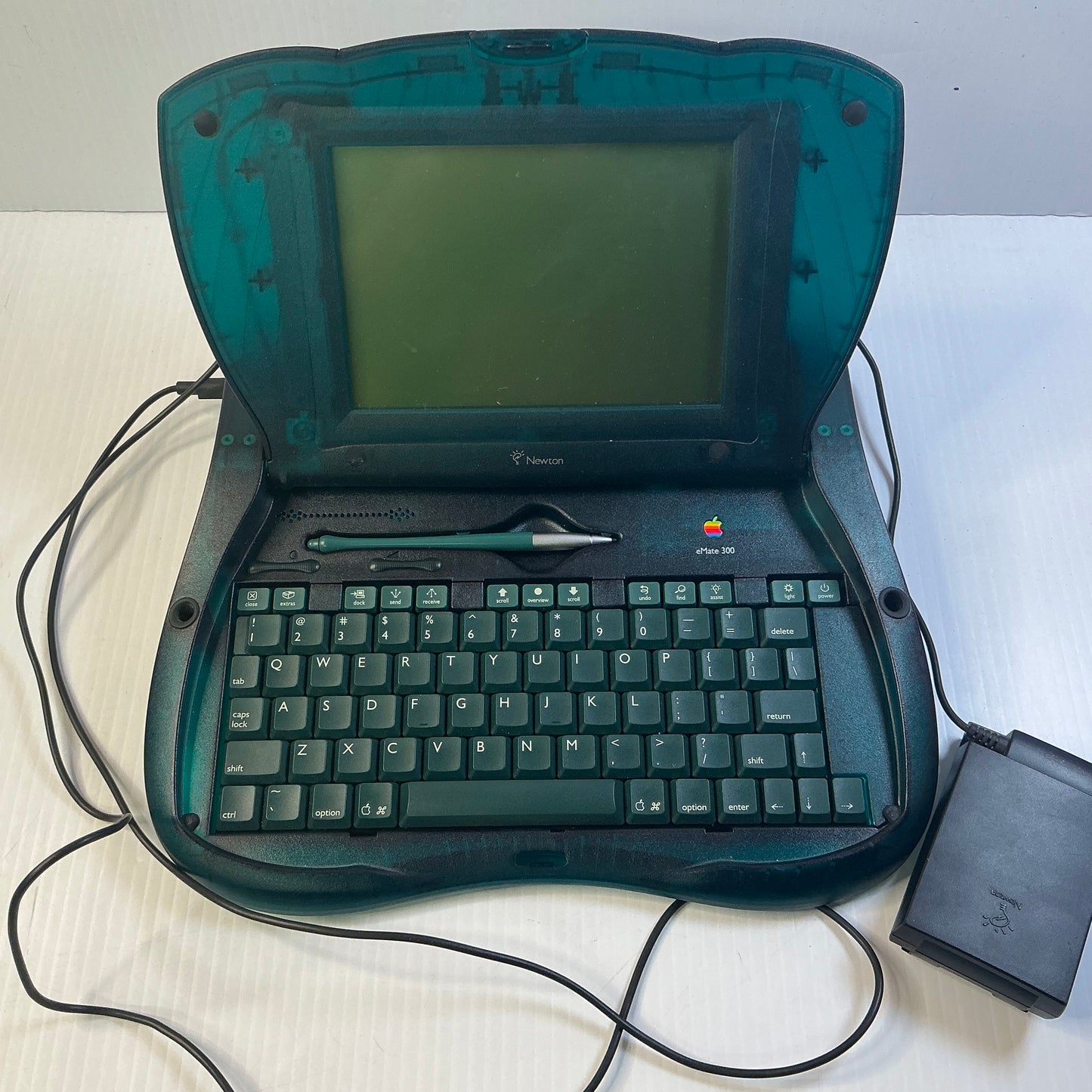 Apple Newton eMate 300
