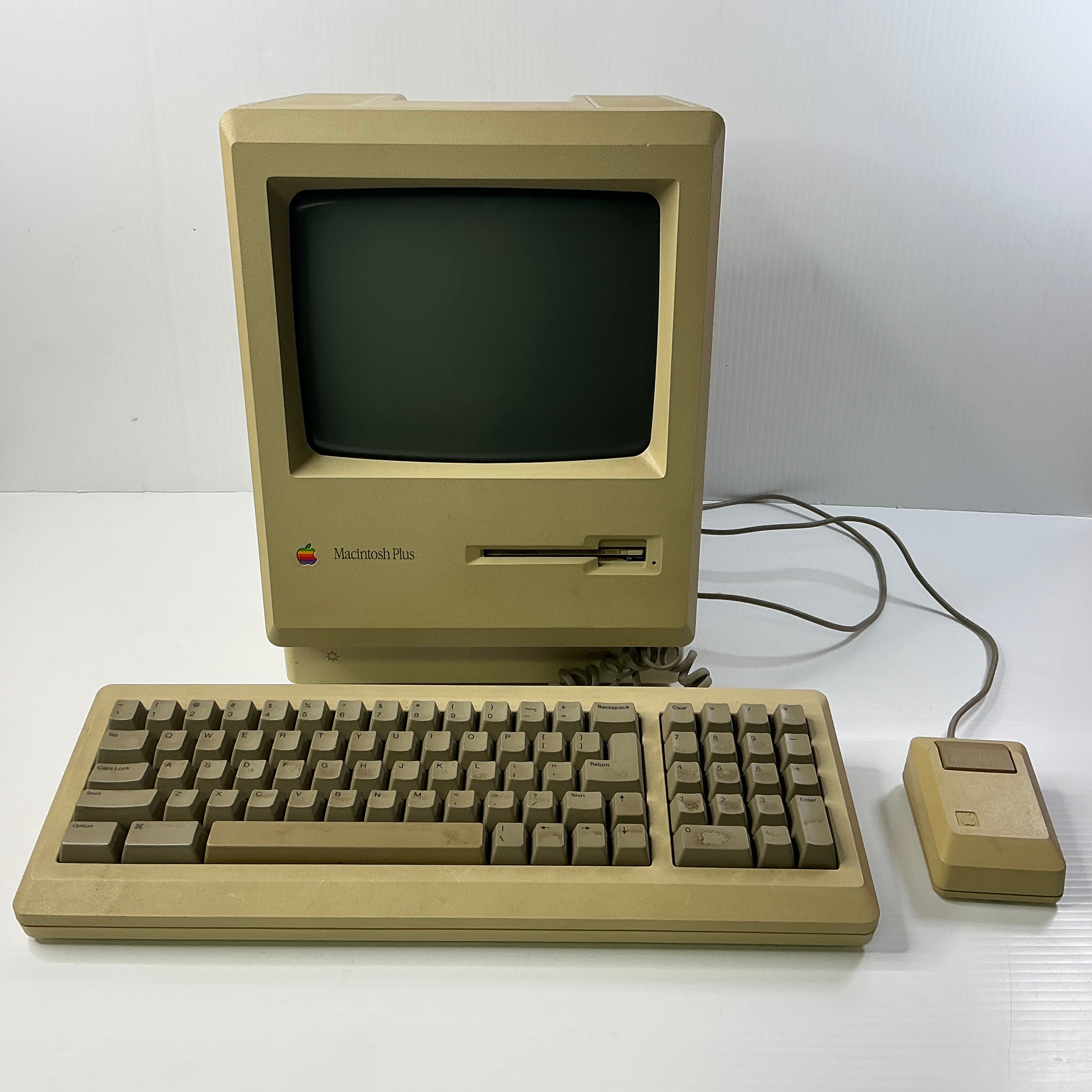 Apple Macintosh Plus 1MB デスクトップ ドライブ マウス Macintosh Plus 1MB finally finished with all new caps : r/VintageApple