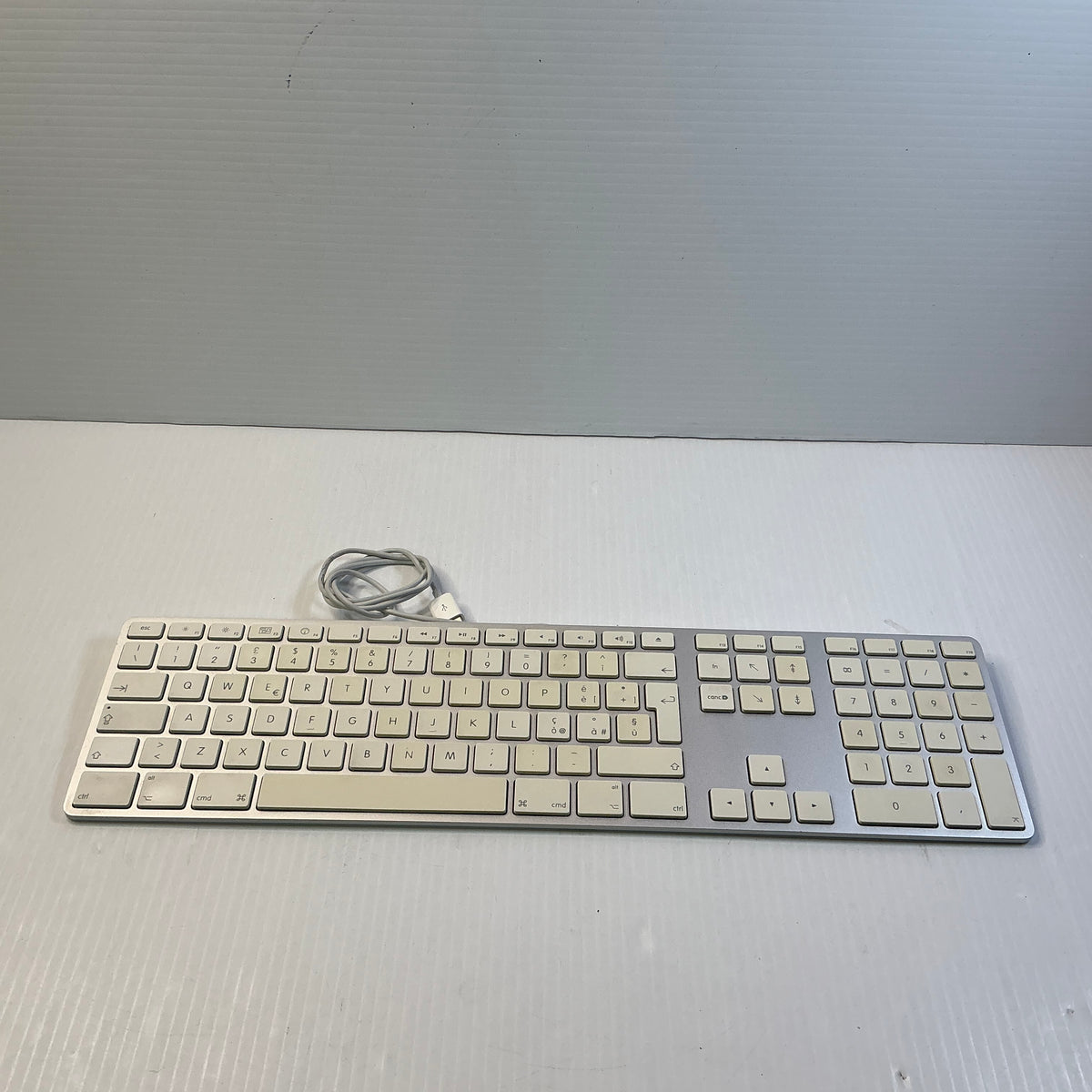 Apple Keyboard with Numeric Keypad (Model A1243)