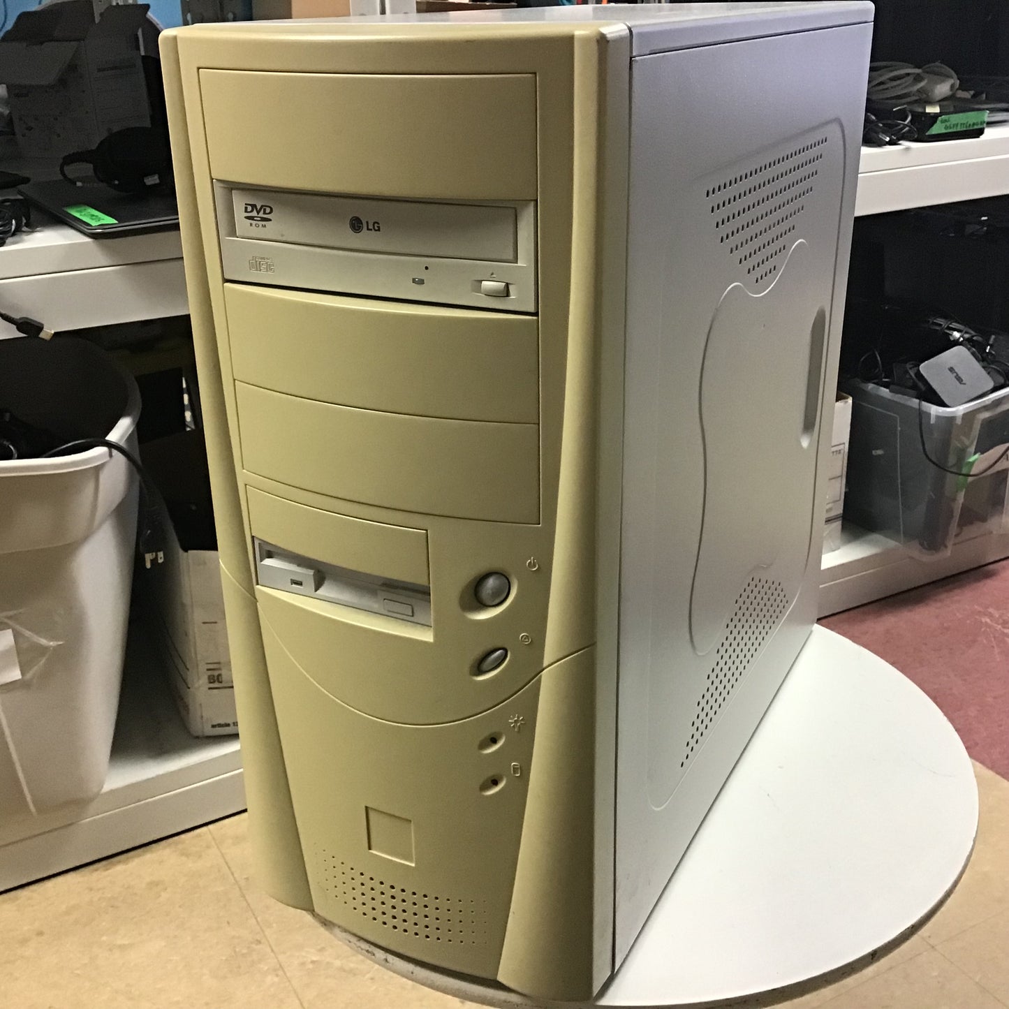 ASUS A7V8X Retro Desktop