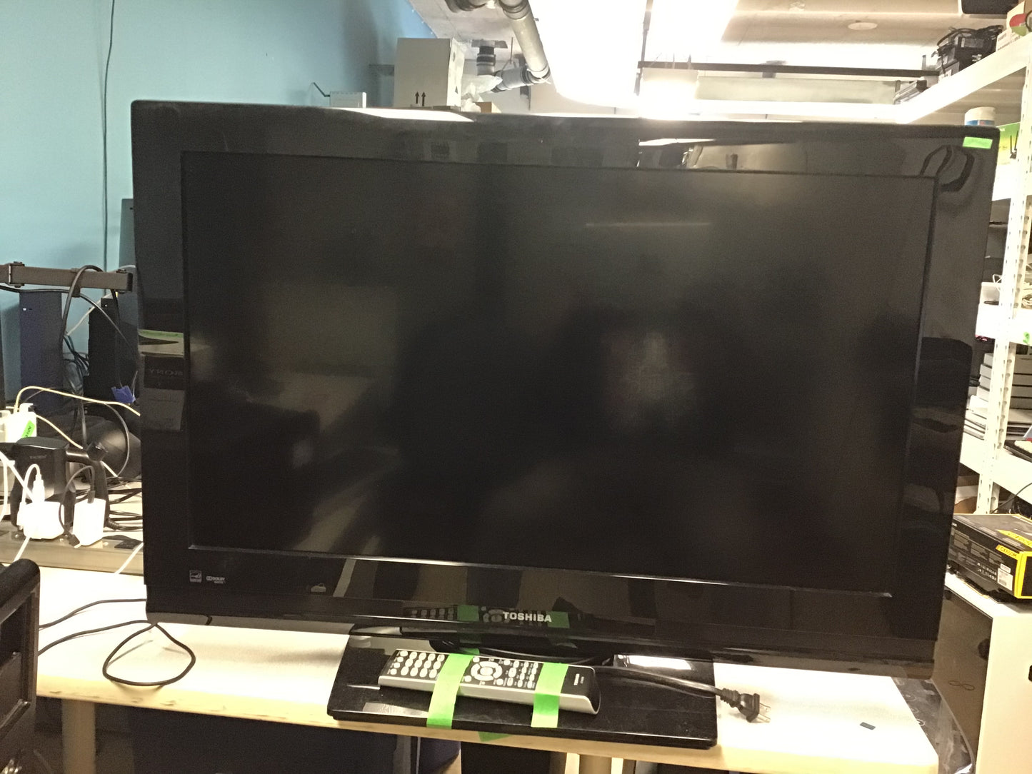 Toshiba 32" TV with Remote