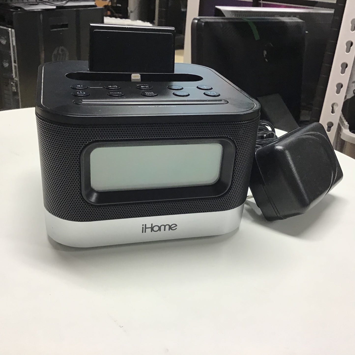 iHome Alarm Clock Radio Charging Station (Model: IPL8BN)