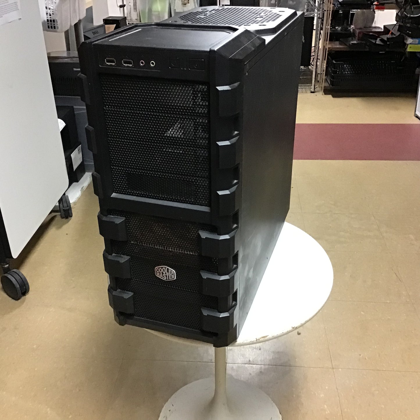 Cooler Master Computer Case (A) / Cooler Master Computer Case (B)