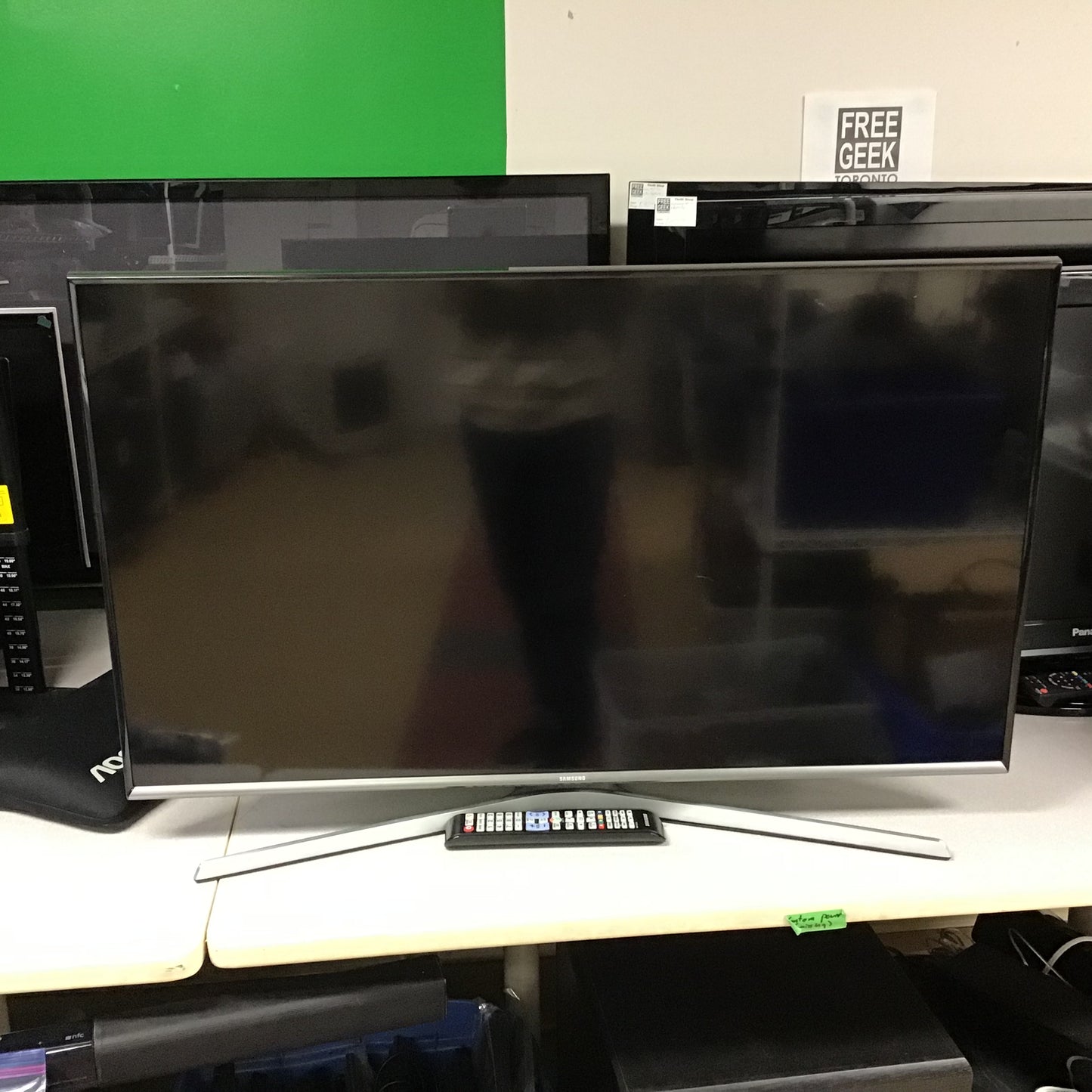 Samsung 40" Smart TV + Remote