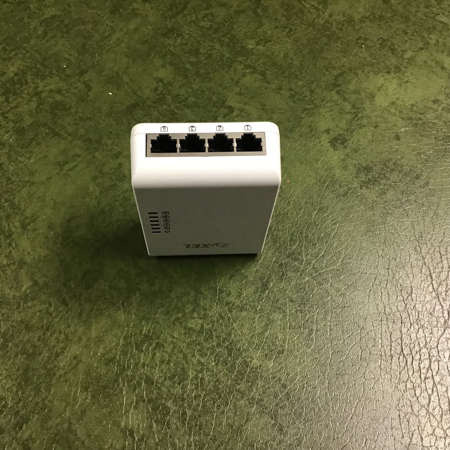 Zyxel PLA4225 Powerline 4-Port Gigabit Switch