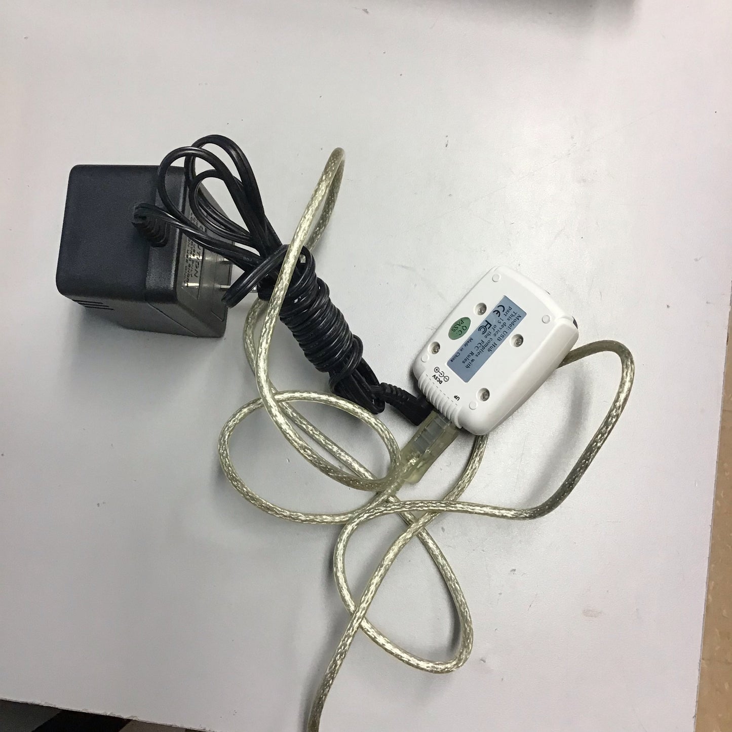 AC/DC Adaptor with USB Hub