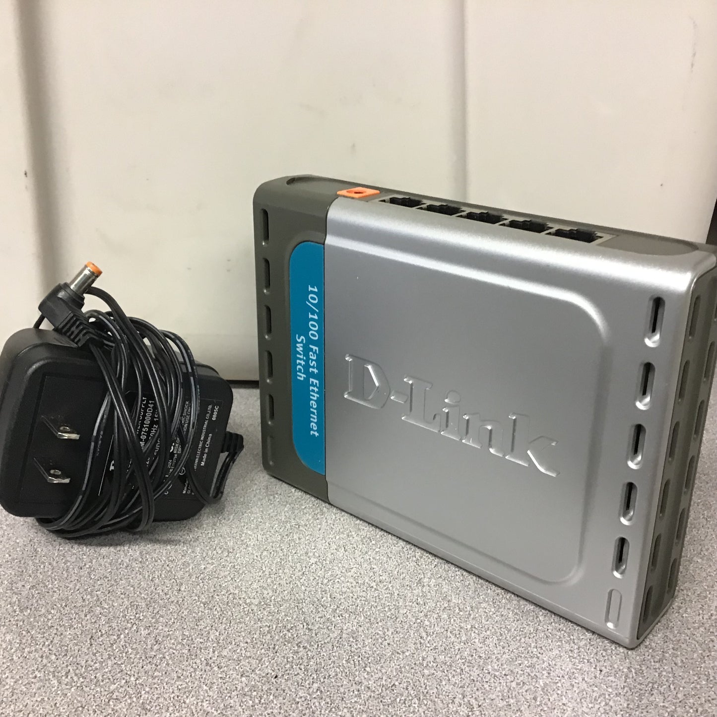 D-Link DSS-5+ Switch