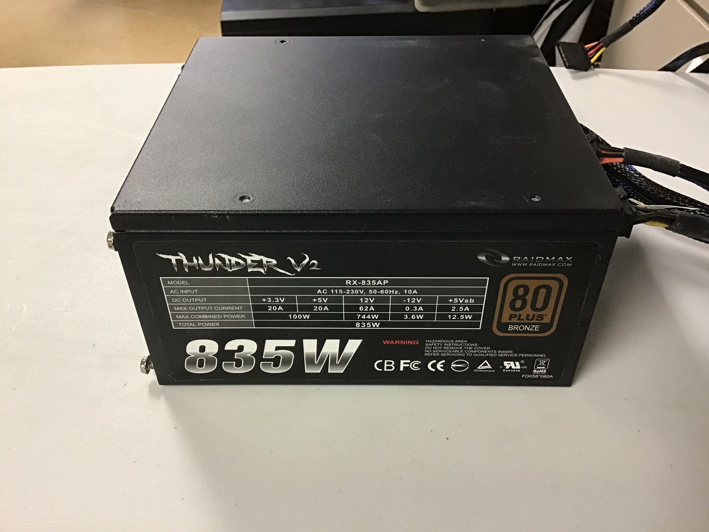 RaidMax V2, Power Supply Unit