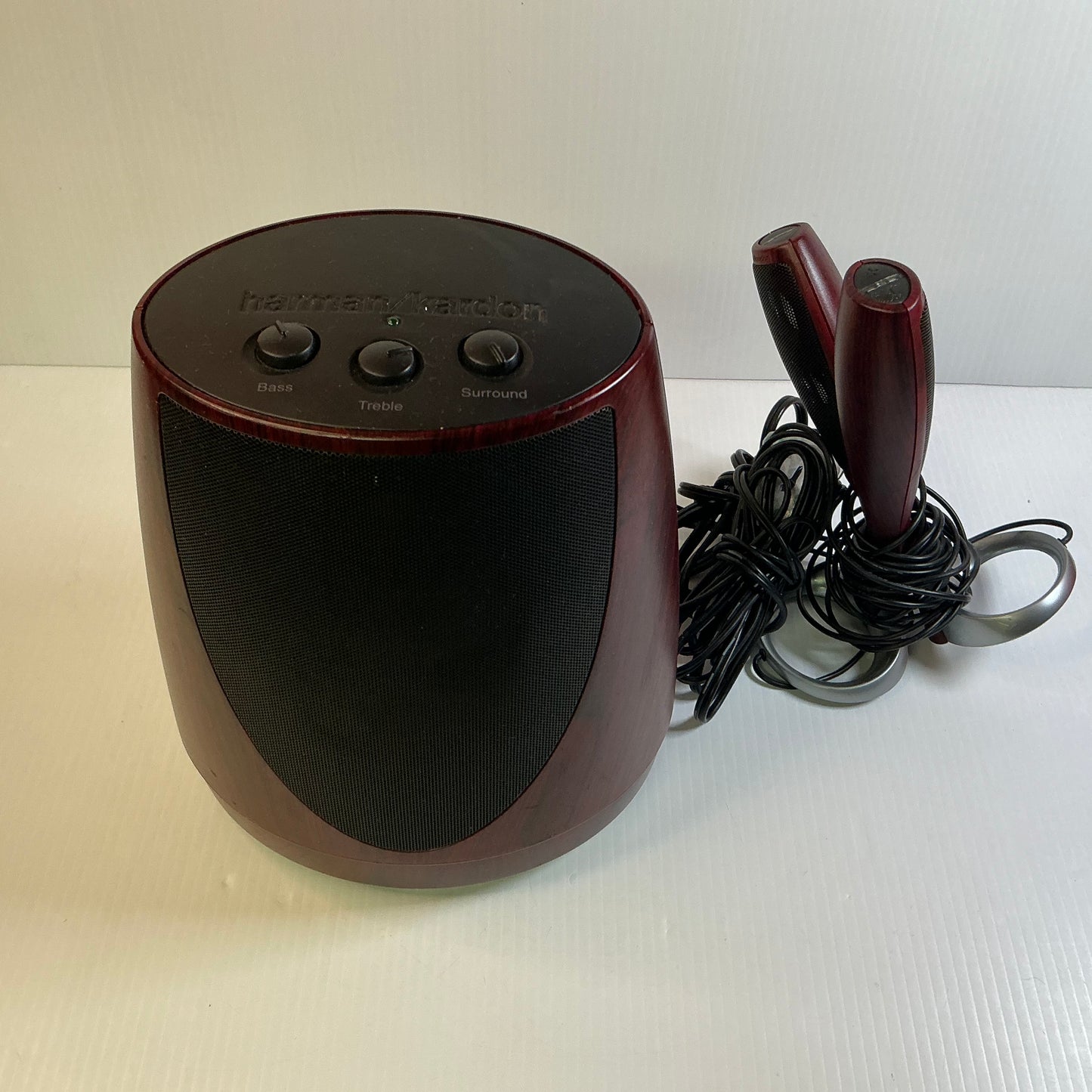 Harman/Kardon sound system HK695