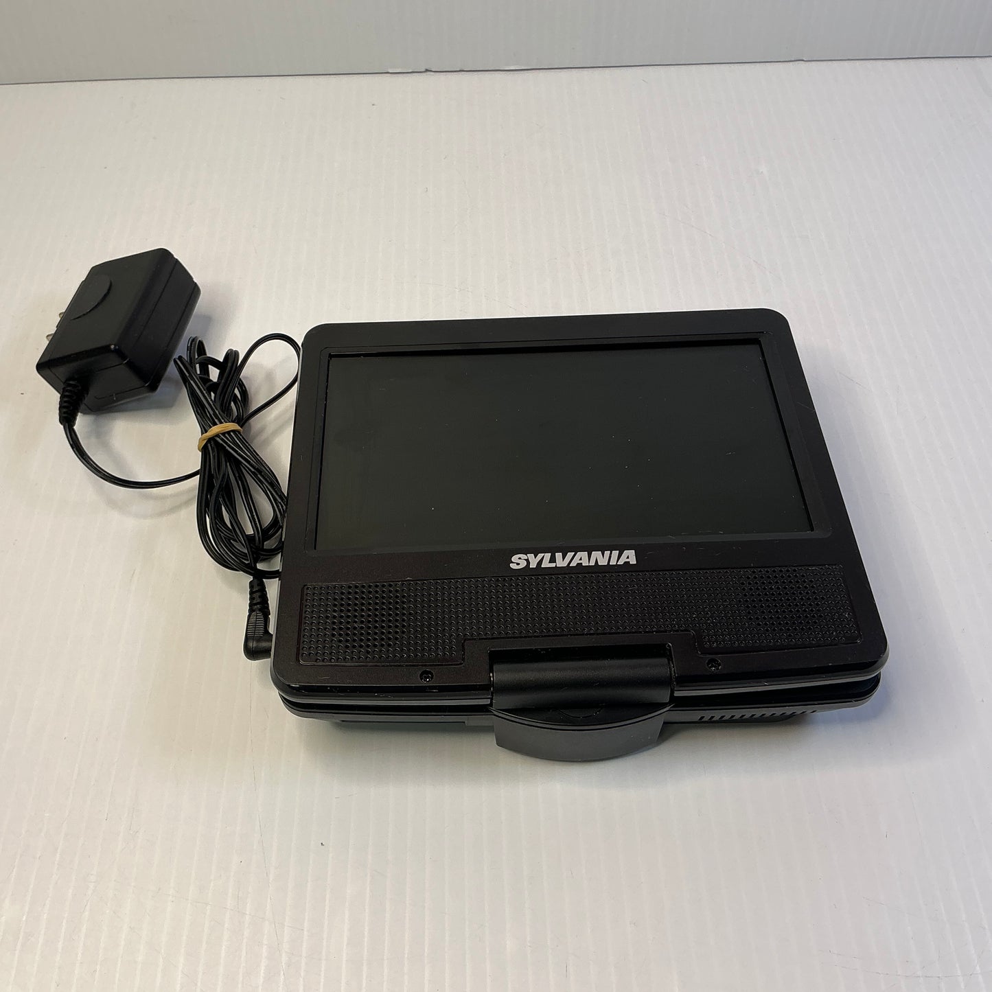 Sylvania Portable DVD Player Model: SDVD7040B