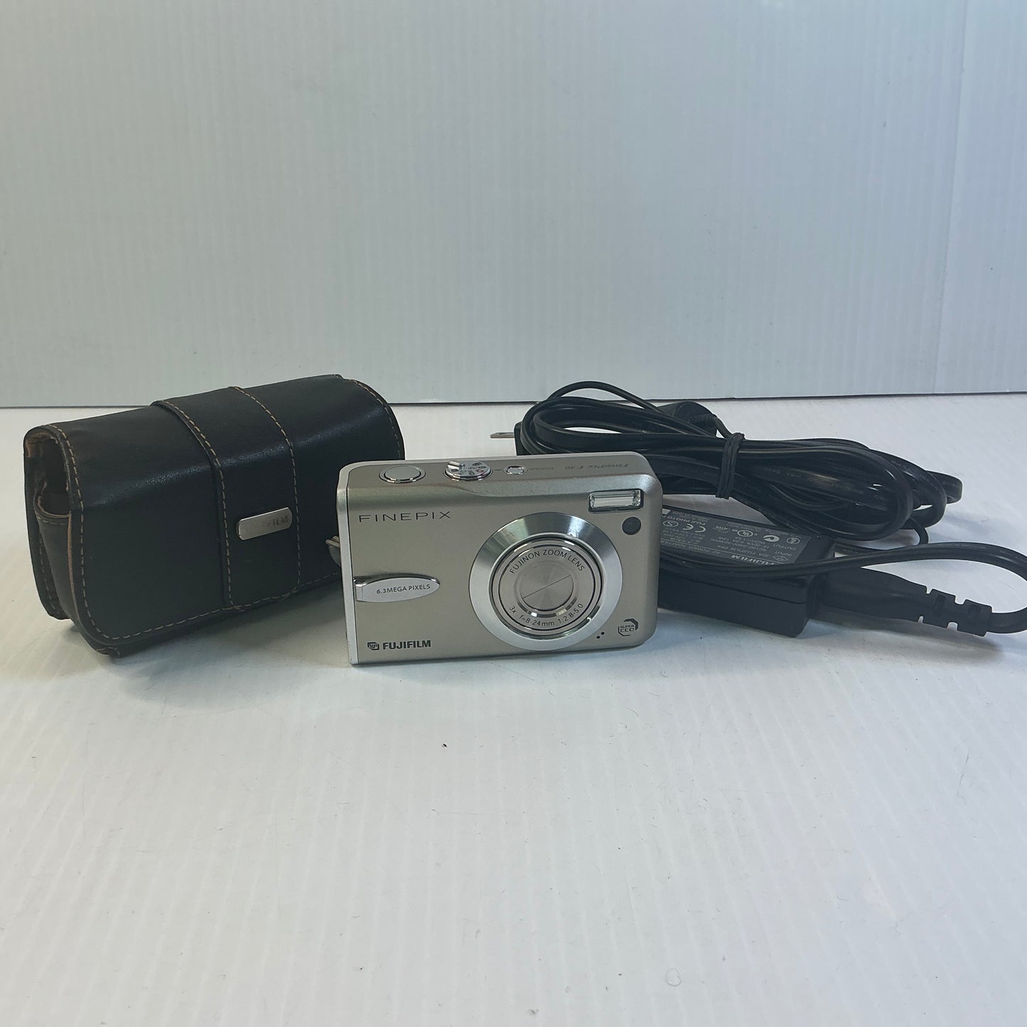 Fujifilm FinePix F30 Camera