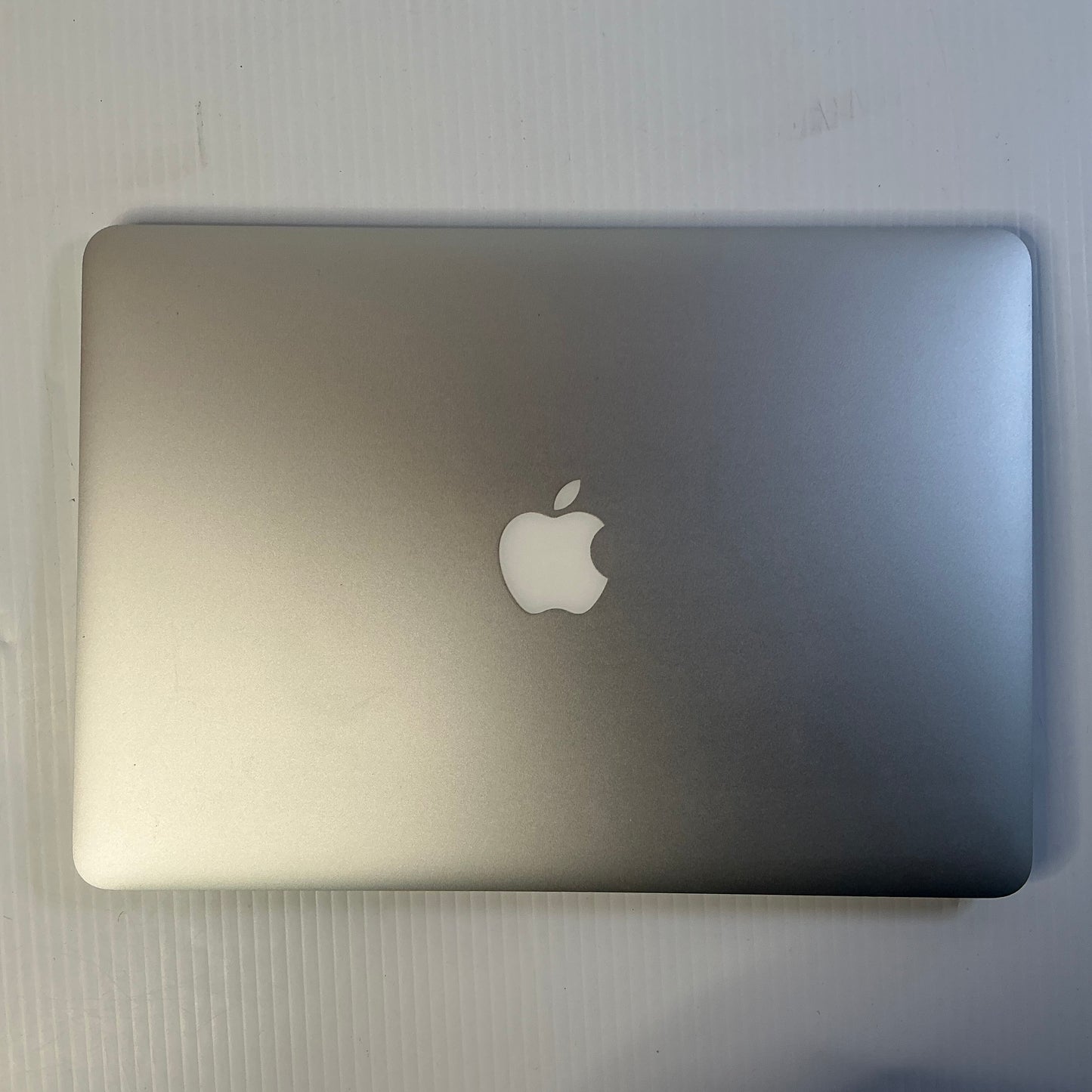 Apple MacBook Air 13" [Early 2015] [A]