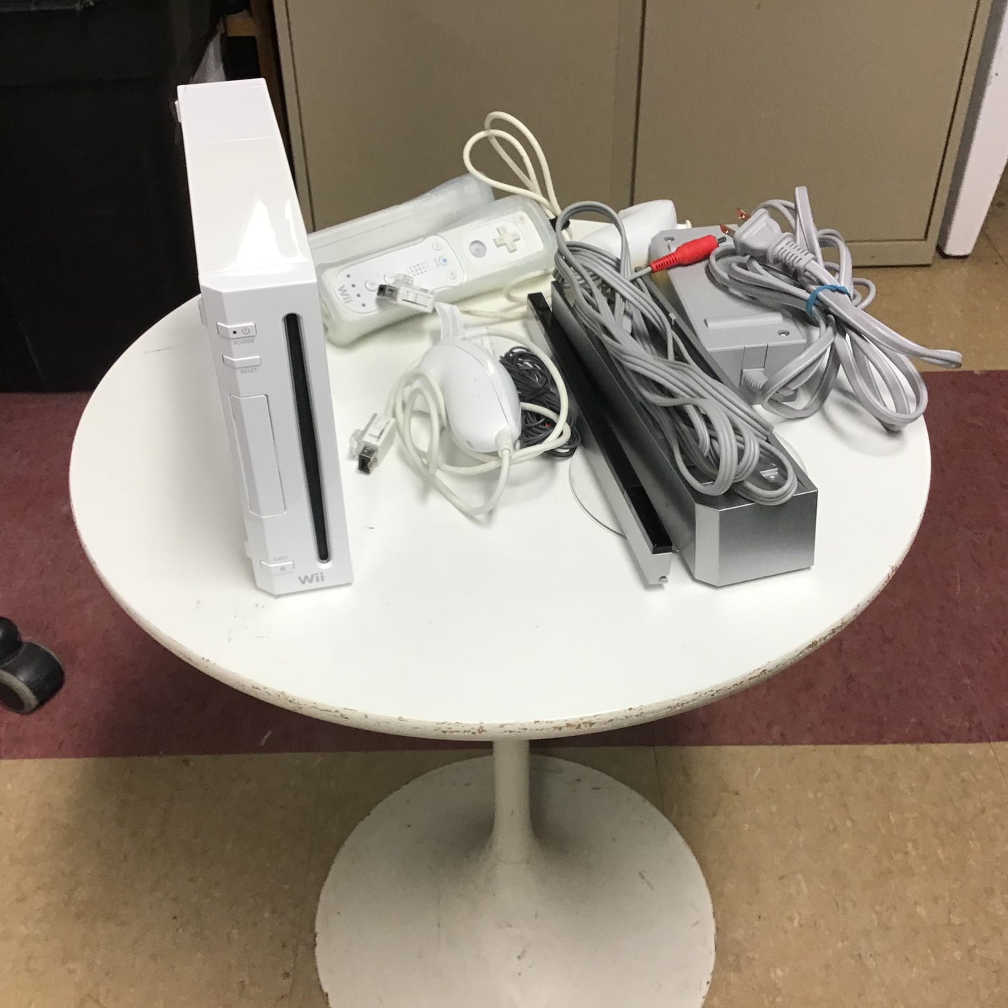 Nintendo Wii Console + 2 Controllers