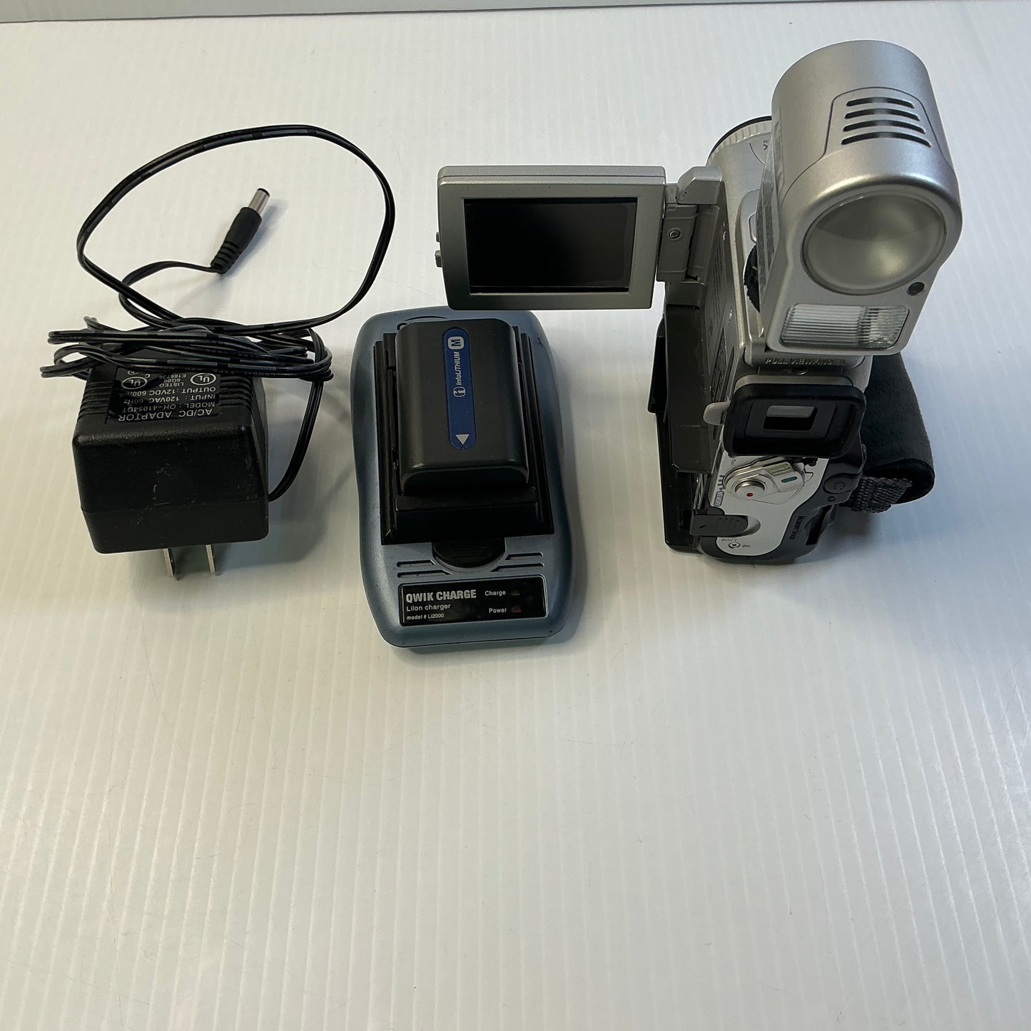 SONY DCR-PC101 DIGITAL VIDEO CAMERA RECORDER