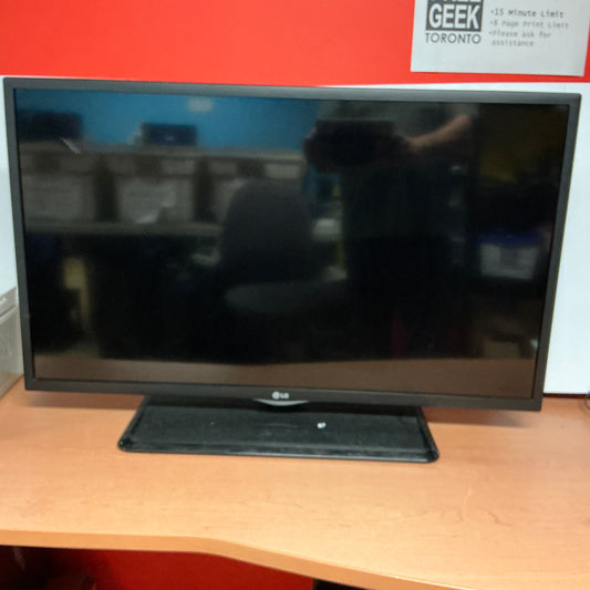 LG TV 38"