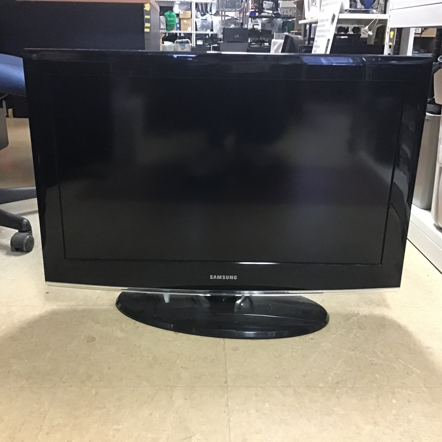 Samsung LN32B360 32" LCD HDTV (2009 Model)