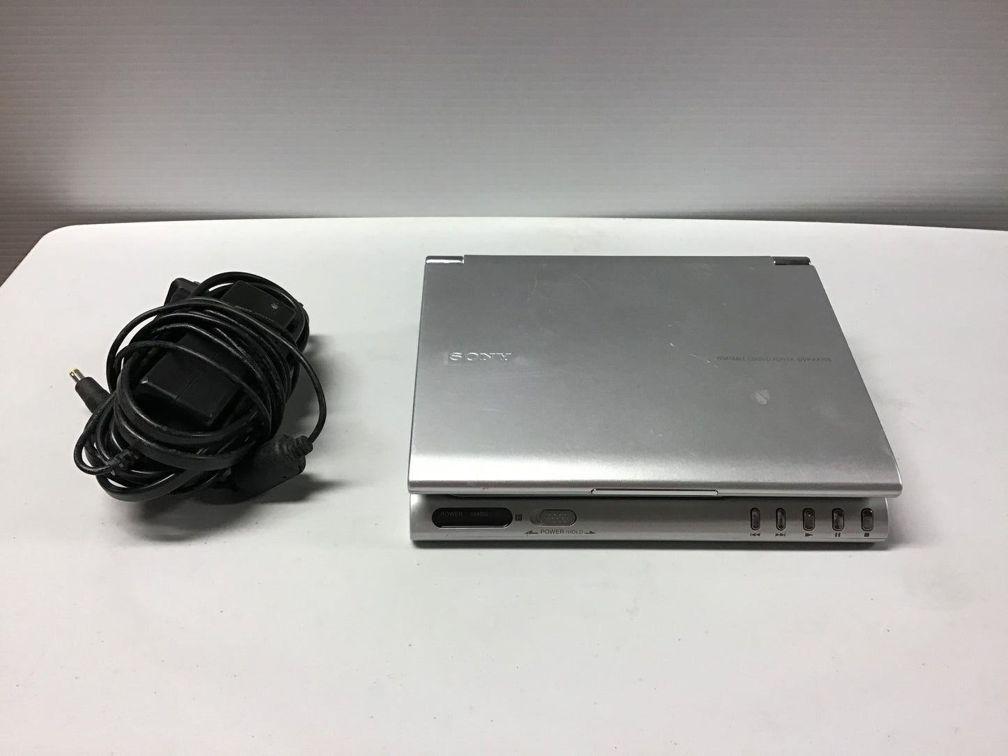 Sony DVP-FX705 Portable DVD Player with Screen