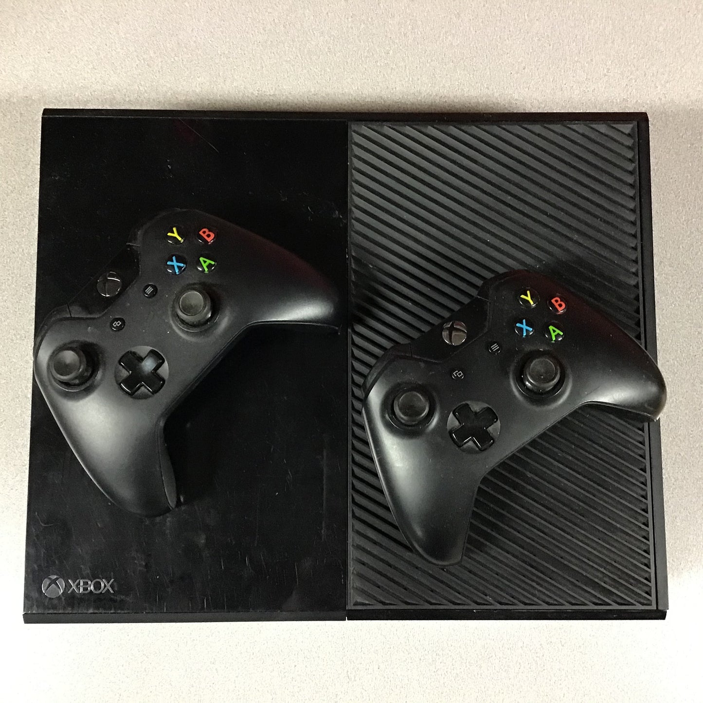 Xbox One w/ 2 controllers