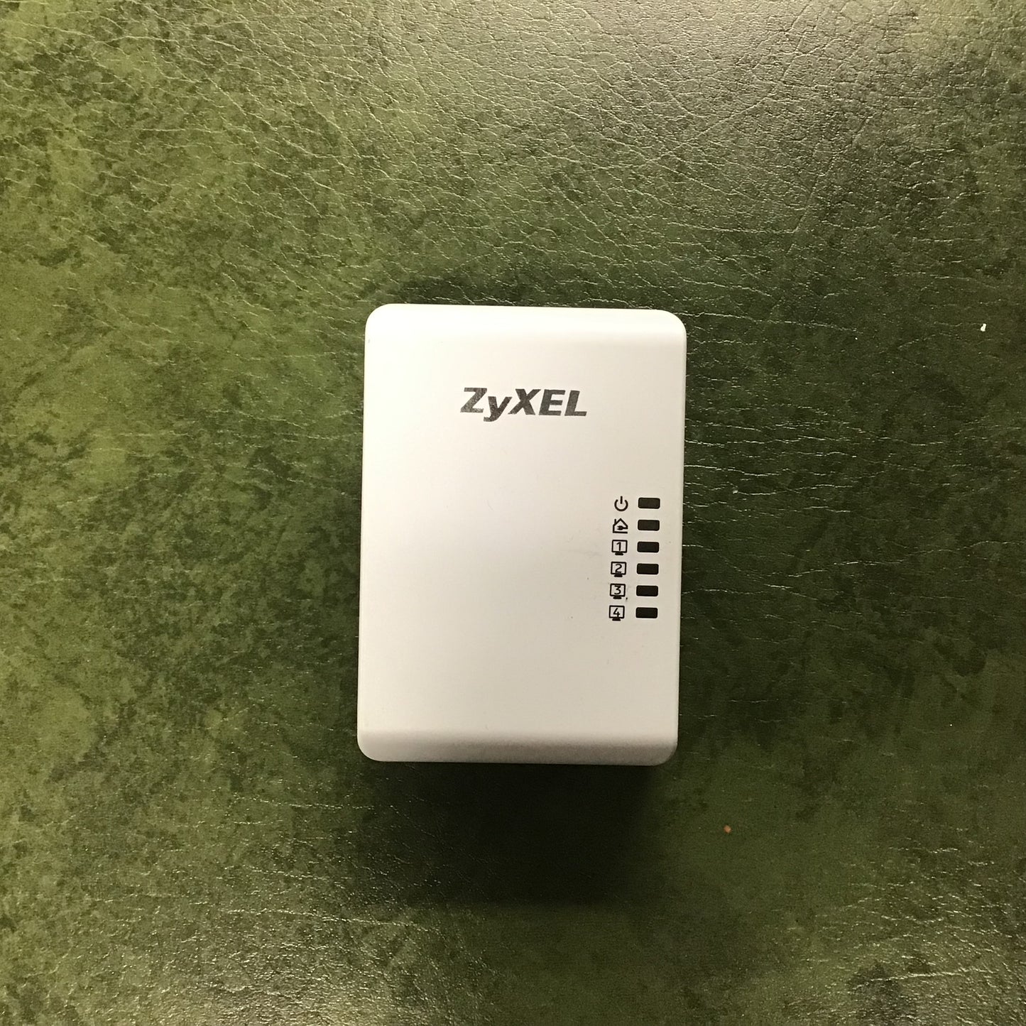 Zyxel PLA4225 Powerline 4-Port Gigabit Switch