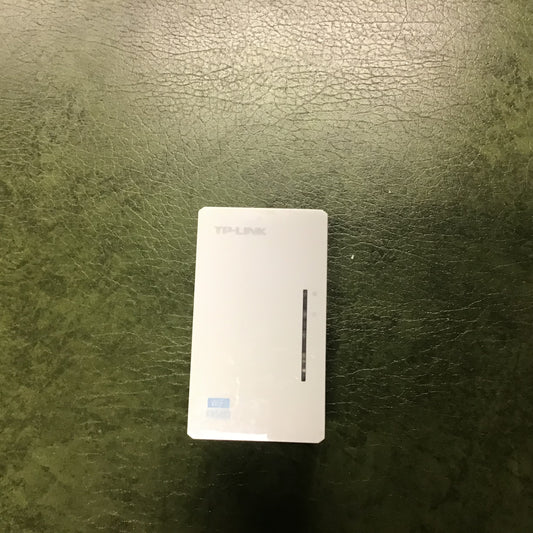 TP-Link AV600 Powerline WiFi Extender (TL-WPA4220)