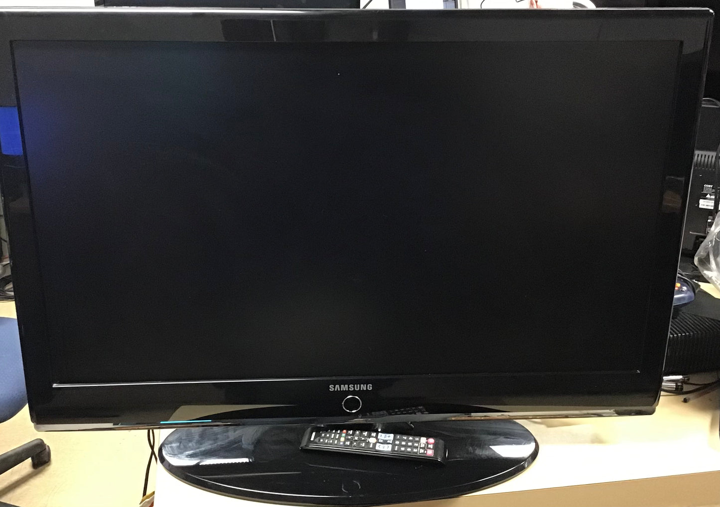 Samsung 40" TV with Remote